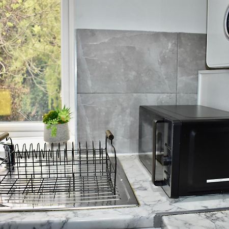 Luxury 2 Bedroom Apartment, Parking, Few Minutes Walk From Wembley Stadium Londyn Zewnętrze zdjęcie