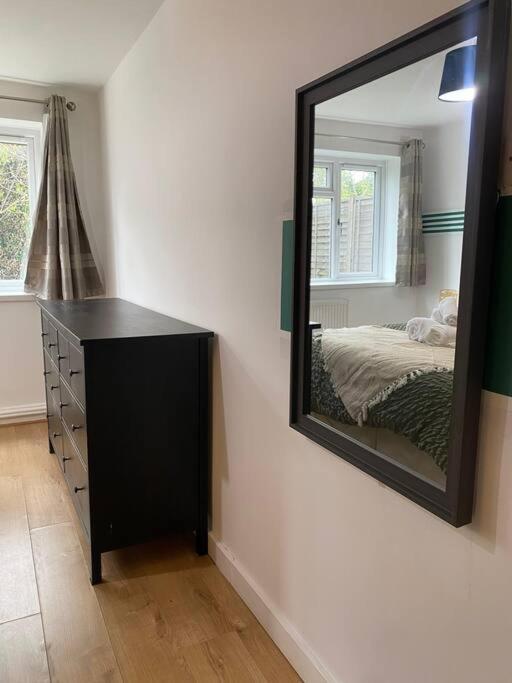 Luxury 2 Bedroom Apartment, Parking, Few Minutes Walk From Wembley Stadium Londyn Zewnętrze zdjęcie
