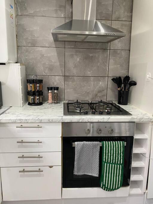 Luxury 2 Bedroom Apartment, Parking, Few Minutes Walk From Wembley Stadium Londyn Zewnętrze zdjęcie